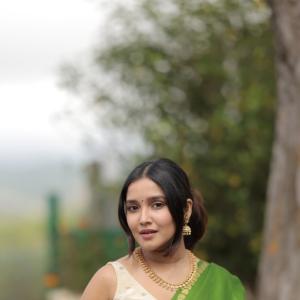 Elegant Green Saree Look of Actress Anika Surendran: A Traditional Charm