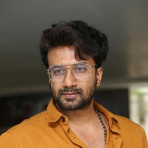 Satyadev’s Latest Stunning Photos – The Charismatic Telugu Star