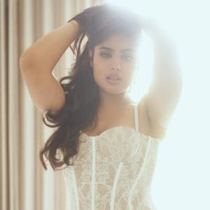 Faria Abdullah's Stunning Photoshoot: Natural Beauty in Lace Outfit