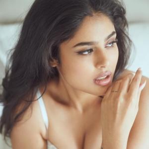 Faria Abdullah's Stunning Photoshoot: Natural Beauty in Lace Outfit