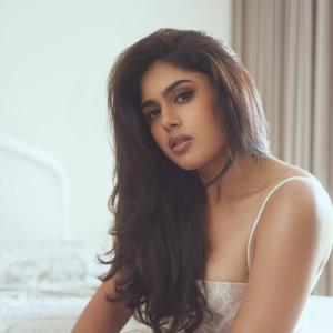 Faria Abdullah's Stunning Photoshoot: Natural Beauty in Lace Outfit