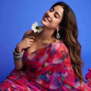 Janhvi Kapoor Ethnic Look in Floral Saree Photos