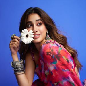 Janhvi Kapoor Ethnic Look in Floral Saree Photos