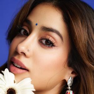 Janhvi Kapoor Ethnic Look in Floral Saree Photos