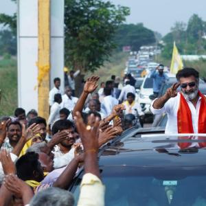 Taraka ratna Unviels NTR Statue