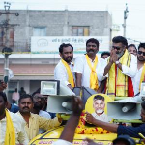 Taraka ratna Unviels NTR Statue