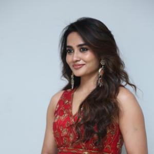 Teju Ashwini Red Traditional Outfit with Elegant Jewelry – Beautiful Fashion Look