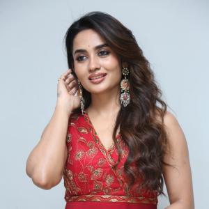 Teju Ashwini Red Traditional Outfit with Elegant Jewelry – Beautiful Fashion Look