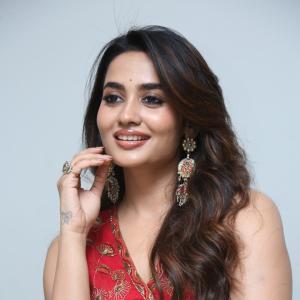 Teju Ashwini Red Traditional Outfit with Elegant Jewelry – Beautiful Fashion Look