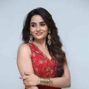 Teju Ashwini Red Traditional Outfit with Elegant Jewelry – Beautiful Fashion Look