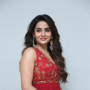 Teju Ashwini Red Traditional Outfit with Elegant Jewelry – Beautiful Fashion Look