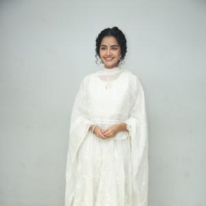 Anupama Parameswaran in Elegant White Ethnic Outfit | Latest Photoshoot
