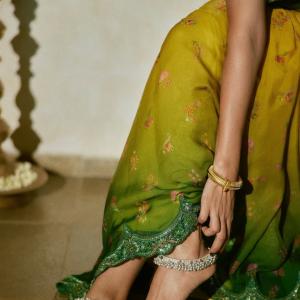 Mrunal Thakur Stunning in Traditional Saree - Elegant and Graceful Look