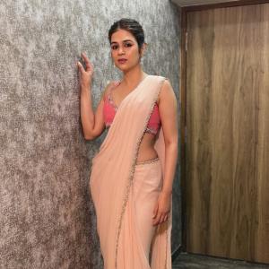 Shraddha Das Stuns in Pink and Beige Saree – Elegant and Graceful Look
