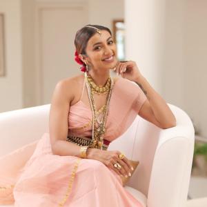 Tejaswi Madiwada Looks Stunning in Traditional Pink Saree with Elegant Jewelry