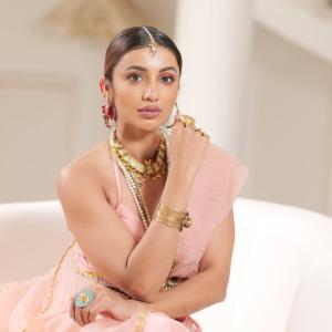 Tejaswi Madiwada Looks Stunning in Traditional Pink Saree with Elegant Jewelry