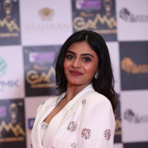 Nayan Sarika Shines in Elegant White Embellished Pantsuit on the Red Carpet