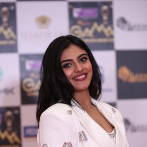 Nayan Sarika Shines in Elegant White Embellished Pantsuit on the Red Carpet