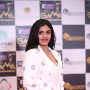 Nayan Sarika Shines in Elegant White Embellished Pantsuit on the Red Carpet