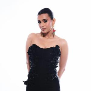 Hebbah Patel Stuns in Elegant Black Strapless Gown