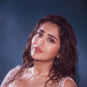 Rashi Singh Dazzles in Pastel Glam Crop Top and Shimmer Skirt