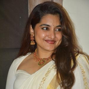 Nivetha Thomas Looks Elegant in Traditional Kerala Kasavu Saree