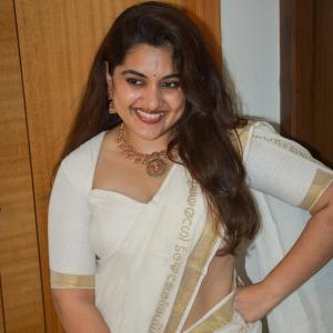 Nivetha Thomas Looks Elegant in Traditional Kerala Kasavu Saree