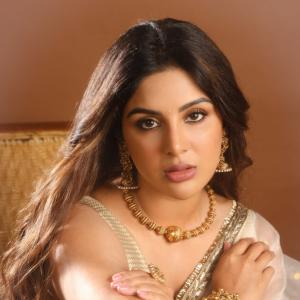 Samyukta Menon Looks Stunning in Ivory Saree with Gold Jewelry