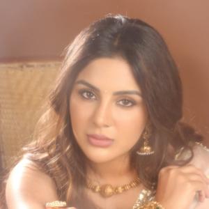 Samyukta Menon Looks Stunning in Ivory Saree with Gold Jewelry