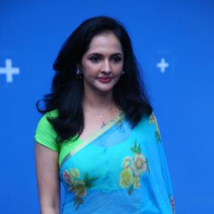 Jyoti Poorvaj Looks Stunning in Blue and Green Floral Saree