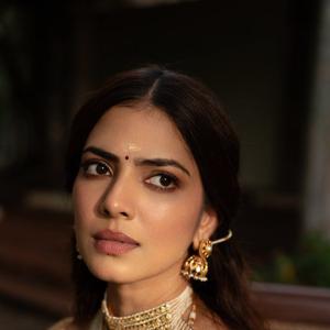 Malavika Mohanan Radiates Elegance in Traditional Saree Look