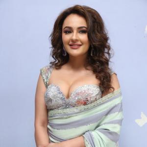 Seerat Kapoor Dazzles in Mint Green and Silver Saree