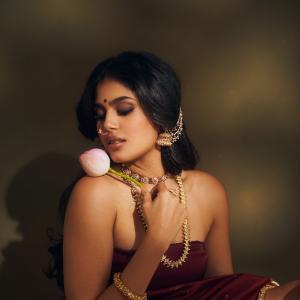 Faria Abdullah Shines in Elegant Maroon Saree with Traditional Jewelry