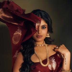 Faria Abdullah Shines in Elegant Maroon Saree with Traditional Jewelry