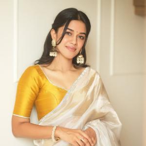 Mirnalini Ravi in Traditional Saree: Elegant Indian Actress Look