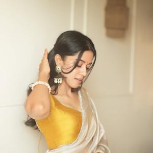 Mirnalini Ravi in Traditional Saree: Elegant Indian Actress Look