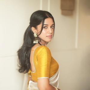 Mirnalini Ravi in Traditional Saree: Elegant Indian Actress Look