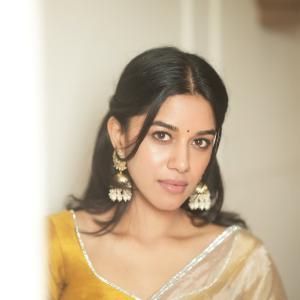 Mirnalini Ravi in Traditional Saree: Elegant Indian Actress Look