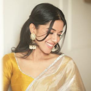 Mirnalini Ravi in Traditional Saree: Elegant Indian Actress Look