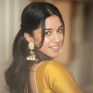 Mirnalini Ravi in Traditional Saree: Elegant Indian Actress Look