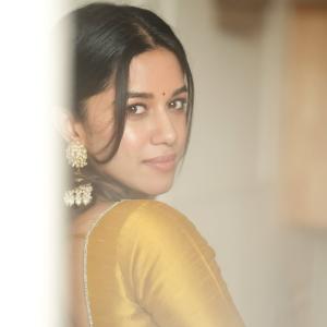 Mirnalini Ravi in Traditional Saree: Elegant Indian Actress Look