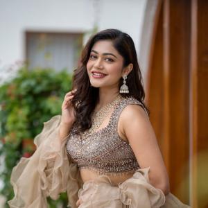 Glamorous Shimmering Lehenga Look for the Festive Season