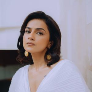 Actress Shraddha Srinath Stuns in Elegant White and Black Ensemble