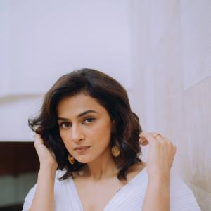 Actress Shraddha Srinath Stuns in Elegant White and Black Ensemble