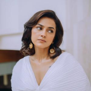 Actress Shraddha Srinath Stuns in Elegant White and Black Ensemble