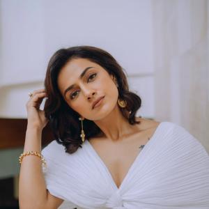 Actress Shraddha Srinath Stuns in Elegant White and Black Ensemble