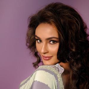 Seerat Kapoor Stuns in Elegant Silver and Grey Saree Look