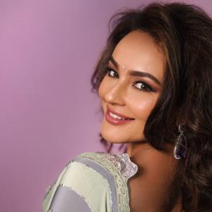 Seerat Kapoor Stuns in Elegant Silver and Grey Saree Look