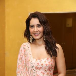 Raashi Khanna Looks Elegant in Pink Floral Saree at Telusu Kada Pre Release Event