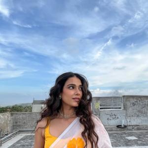 Akanksha Singh Stuns in Elegant White Saree Look